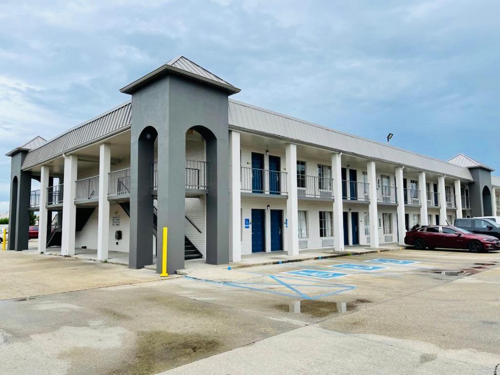 Motel Super 8 By Wyndham La Nouvelle-Ibérie Extérieur photo