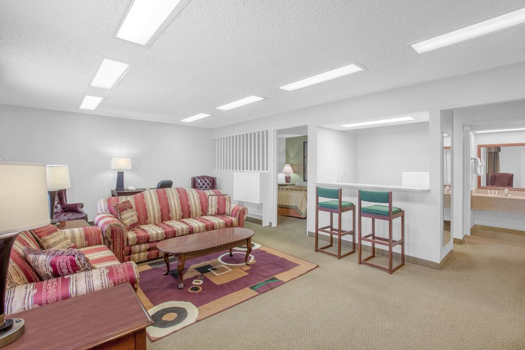 Motel Super 8 By Wyndham La Nouvelle-Ibérie Extérieur photo